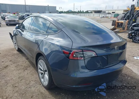 2021 Tesla Model 3 Standard Range Plus Rear-Wheel Drive z USA, uszkodzony, nr VIN 5YJ3E1EAXMF921851